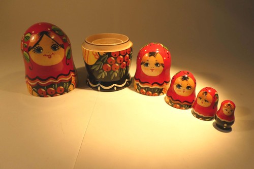 Piroschka mit dunkler tracht - mit,